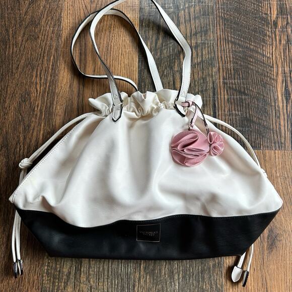 Victoria’s Secret Black & White Drawstring Tote Bag Pink Interior Floral Charm - Picture 6 of 10